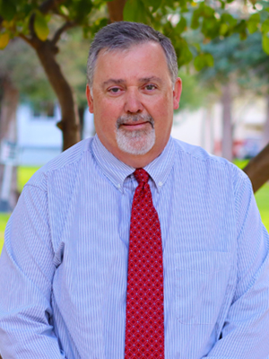 Robert Guinn Headshot